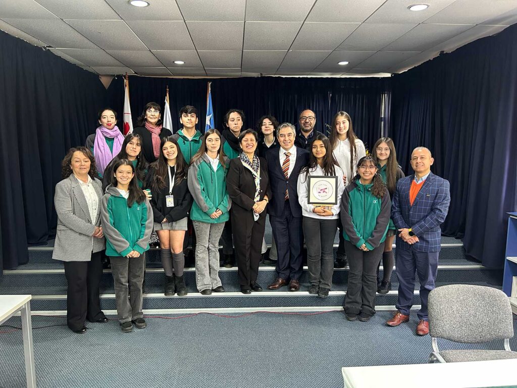 Gran Maestra de la Gran Logia Femenina de Chile dialogó con estudiantes del Osorno College gran maestra de la gran logia femenina gran maestra de la gran logia femenina