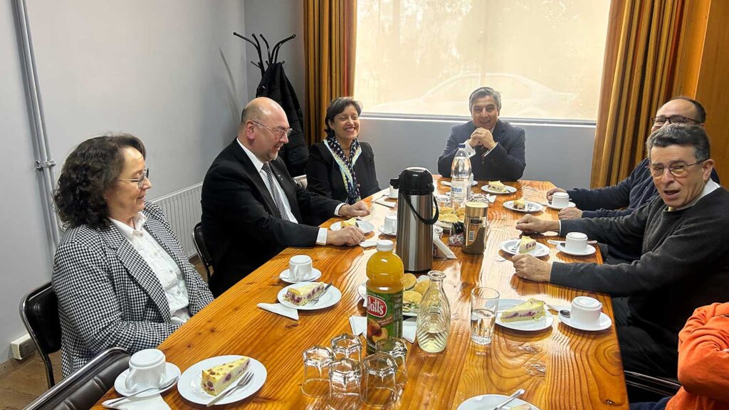 Gran Maestra de la Gran Logia Femenina de Chile dialogó con estudiantes del Osorno College gran maestra de la gran logia femenina gran maestra de la gran logia femenina