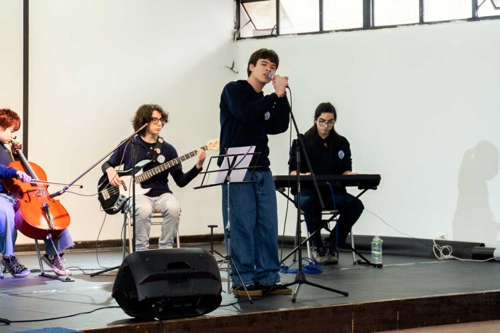 Gran Maestra y Gran Maestro en Aniversario 33 del Colegio La Fontaine