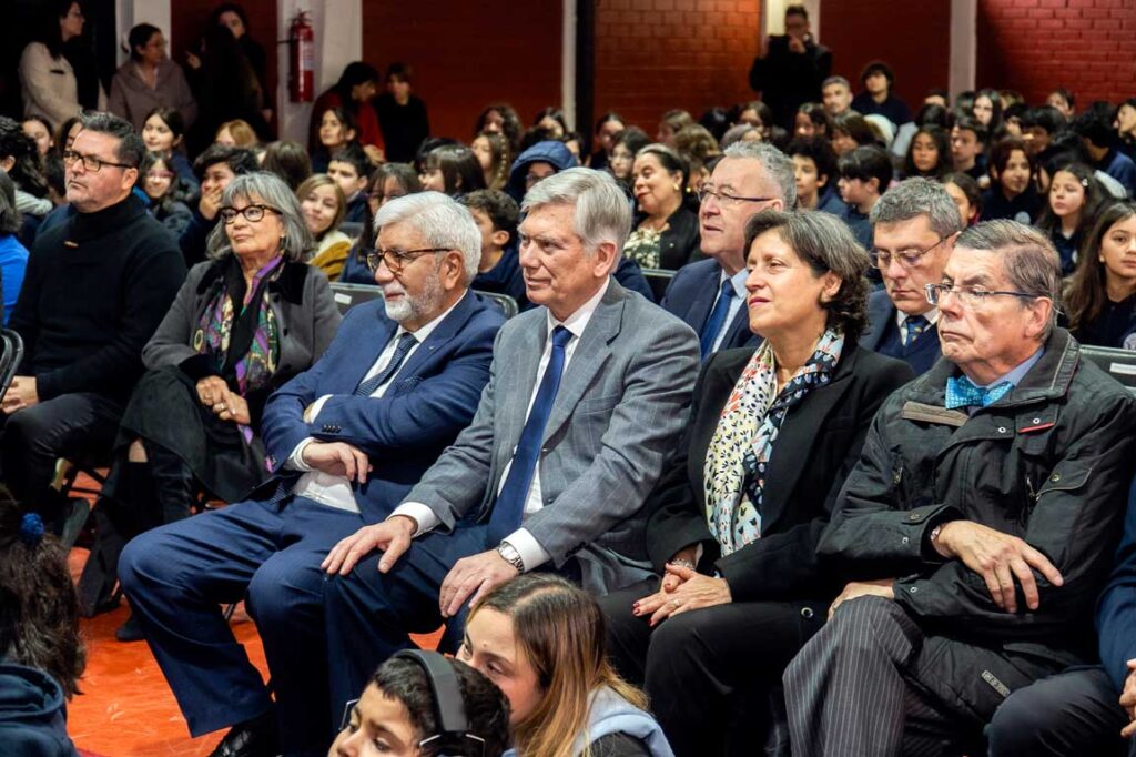 Gran Maestra y Gran Maestro en Aniversario 33 del Colegio La Fontaine