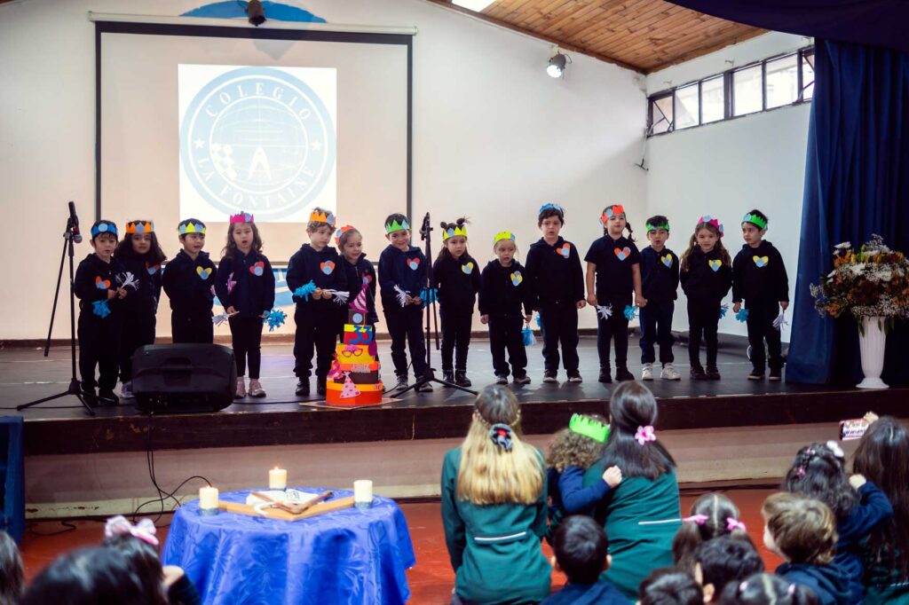Gran Maestra y Gran Maestro en Aniversario 33 del Colegio La Fontaine