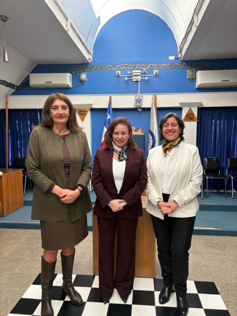 Gran Maestra se reúne con Senadora Ximena Órdenes
